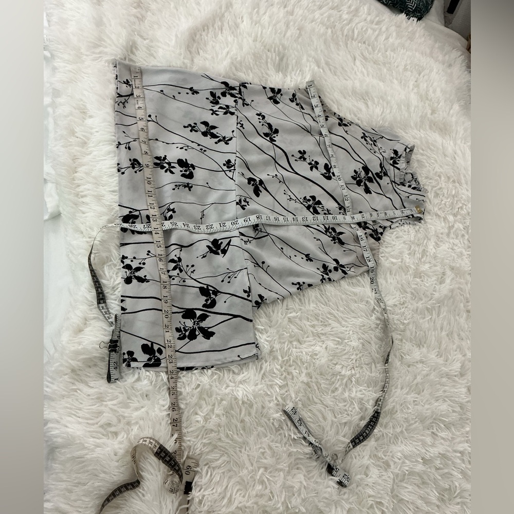 White House Black Market Floral Halter Blouse High Neck Flowy Ruffle Hem Size 4 - Picture 11 of 16
